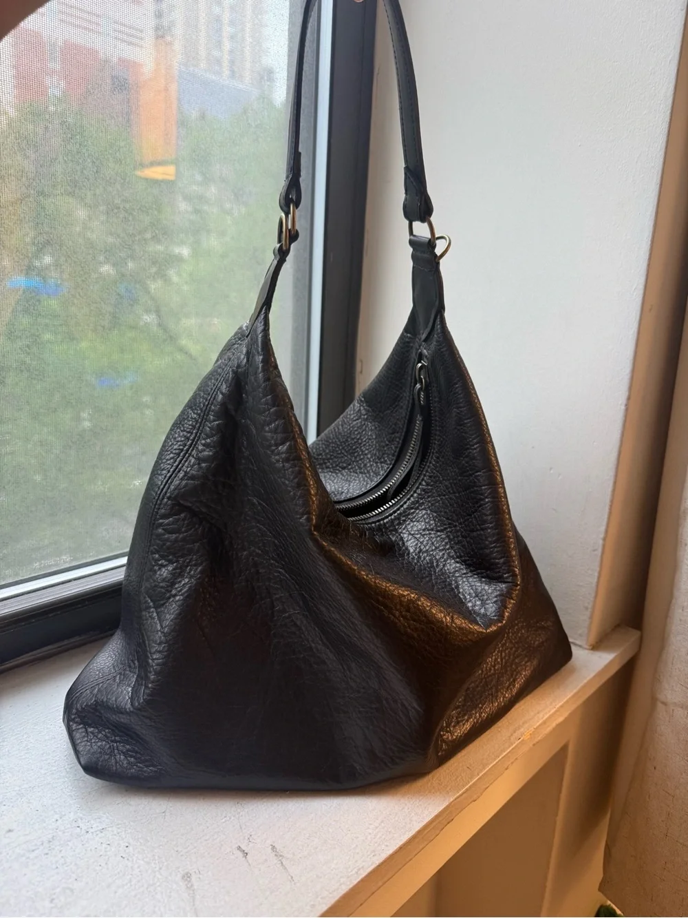 Parker Thatch Maurice Hobo - Black broken-in leather